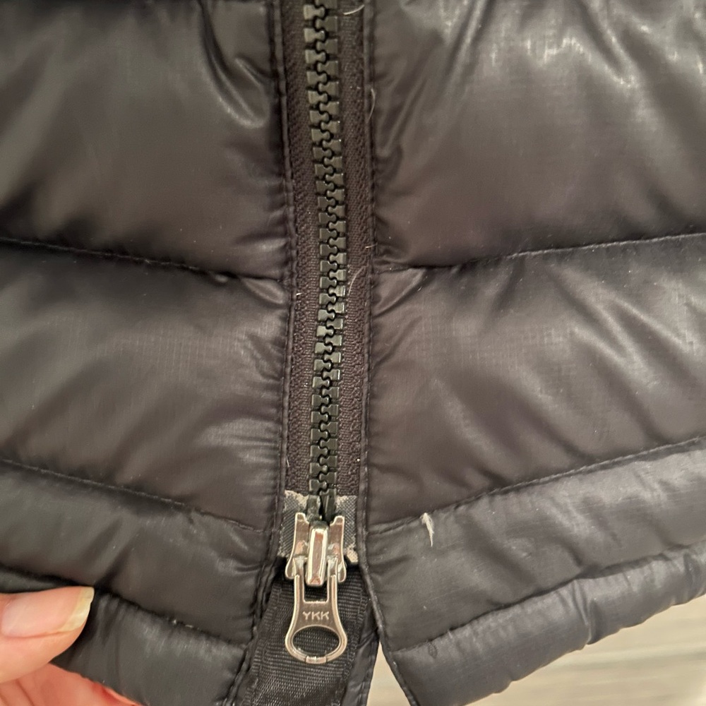 The North Face Women's Quilted Black Puffer Jacket - Picture 6 of 16